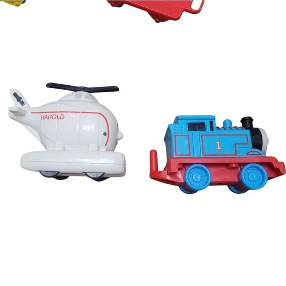 Plastic Thomas the train set with Harold the helicopter - Picture 3 of 6